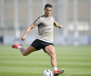 Sau màn đổ lệ, Ronaldo đã rạng rỡ trở lại ở buổi tập mới nhất