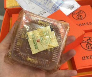 Bánh trung thu 3 triệu đồng để ngắm, anh taxi bán hạt điều kiếm nghìn USD