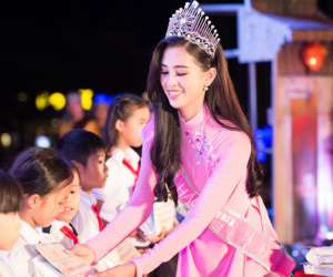 Hoa hậu Trần Tiểu Vy được lãnh đạo tỉnh Quảng Nam tặng Bằng khen
