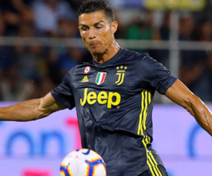 Lần đầu tiên, Ronaldo đích thực hiện diện ở Juventus