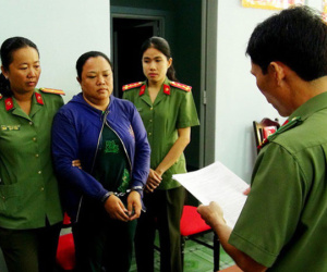An Giang: Bắt giữ và khởi tố nữ nhân lưu hành hàng chục ngàn đô-la tiền giả
