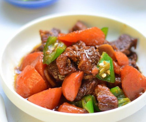 Nạm bò rim cà rốt cho bữa tối vừa ngon miệng vừa ấm cúng