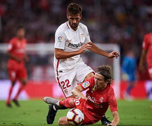 Sevilla 3-0 Real Madrid: Tiếp bước Barca, Real thua vỡ mặt trên sân Sevilla