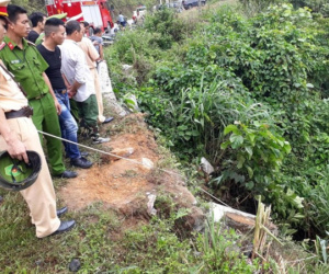 Xe ô tô bất ngờ lao xuống vực, 5 người bị thương nhẹ