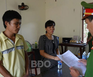 Bắt 2 đối tượng dùng bom xăng tấn công cảnh sát bị thương