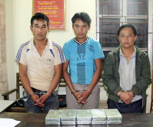 Bắt quả tang 3 đối tượng vận chuyển 10 bánh heroin