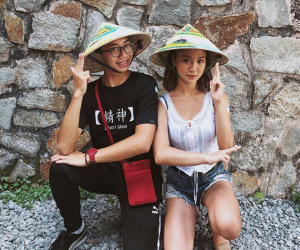 Blogger đình đám của Hong Kong đến Việt Nam, khoe ảnh đội nón lá