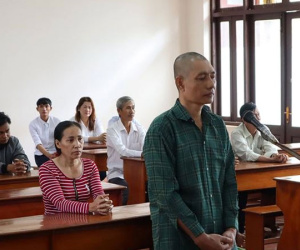Dùng búa đập đầu vợ chết rồi xong dùng 4 lít xăng đốt xác phi tang