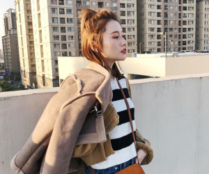 Ngày mưa nếu không muốn xõa tóc vướng víu thì đây là 4 kiểu đẹp nhất, dễ thực hiện nhất bạn có thể thử