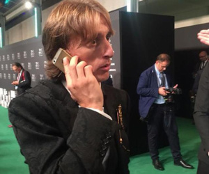 Siêu sao Modric hưởng lương 275 tỷ đồng/năm vẫn xài iPhone 5s