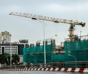 Rùng mình đi qua những công trình xây dựng khắp Hà Nội