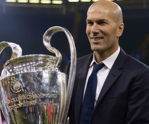 Zinedine Zidane muốn dẫn dắt Man United và đang học… tiếng Anh