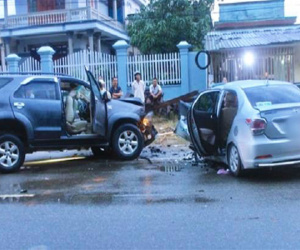 Bà Rịa-Vũng Tàu: 2 ô tô dập nát sau khi đối đầu trực diện, 8 người thương vong