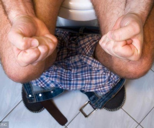 Chàng trai 22 tuổi bị ung thư ruột chỉ vì chữa táo bón theo cách nhiều người đang làm