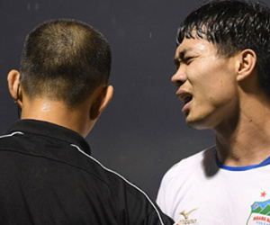Công Phượng bị treo giò ở vòng 25 V.League