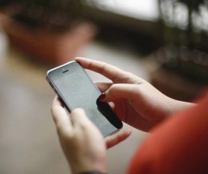 Cột sóng wifi lạ hé lộ mối tình vụng trộm suốt 3 năm của chồng