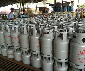 Giá gas tháng 10 tăng thêm 12.000 đồng/bình 12kg