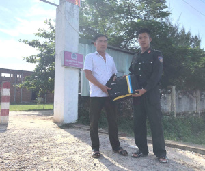 Nhặt được balo chứa gần 400 triệu đồng, chiến sĩ CSCĐ trả lại người đánh rơi