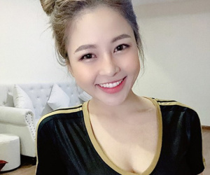 Trâm Anh mất điểm vì chuyển hướng sexy quá đà, đăng bài quảng cáo mọi lúc mọi nơi