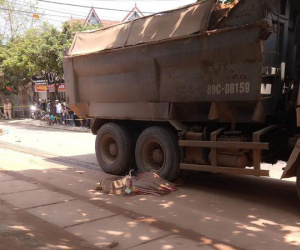 Vĩnh Phúc: Va chạm với xe ben trên đường đi bốc thuốc nam, hai vợ chồng tử vong thương tâm