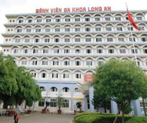 Đang nuôi người bệnh bỗng nhảy từ lầu 7 xuống đất