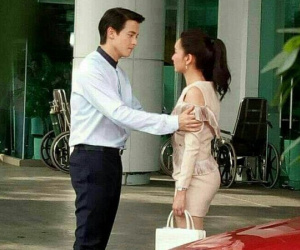 Được chồng mua tặng ô tô 2 tỷ đồng nhưng vợ vẫn chẳng thể cười nổi