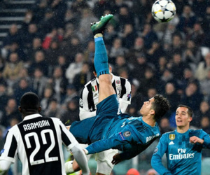 Ronaldo lên tiếng về bàn thắng của Salah giành giải Puskas