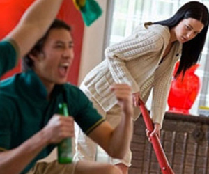 Tôi đang tìm cách trị tật ham vui của chồng