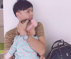 Vừa rửa bát vừa chăm con 6 tháng tuổi, danh hiệu 'ông bố bỉm sữa' đảm đang nhất showbiz Việt còn ai ngoài Văn Anh
