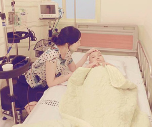 Chỉ sau một lần đau chân dữ dội, bé gái Hà Nội chưa từng biết đến bệnh viện đã được phát hiện mắc bệnh máu trắng
