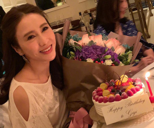 'Đệ nhất mỹ nữ TVB' Lê Tư hạnh phúc đón sinh nhật tuổi 47 bên chồng đại gia tật nguyền
