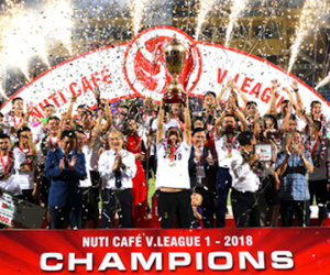 Hà Nội FC thắng giòn giã trong ngày nâng cúp vô địch