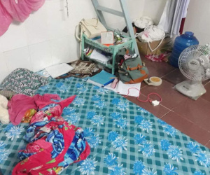 Bạn cùng phòng bóc mẽ cô gái ra ngoài son phấn lồng lộn, về nhà để phòng siêu bẩn, nhà tắm nổi mốc meo ai nhìn cũng hãi