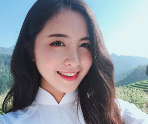 Danh tính cô gái xinh đẹp bên đồi hoa tam giác mạch gây sốt mạng xã hội