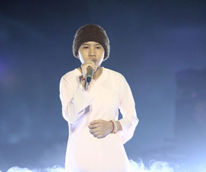 Đi làm CMND, hiện tượng của The Voice Kids 2014 và hai sư thầy 'triệu view' bị Trưởng CA xã 'ra giá' 300 triệu đồng