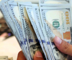 Giá USD trong và ngoài ngân hàng tăng giảm trái chiều