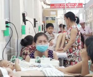 Bác sĩ chỉ rõ dấu hiệu cần đưa trẻ mắc tay chân miệng đi viện ngay lập tức, tránh tử vong