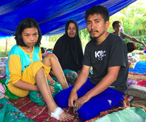 Đôi vợ chồng Indonesia bất lực nhìn con 10 tháng tuổi bị sóng thần cuốn khỏi tay