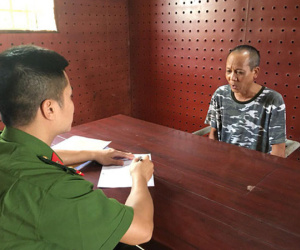 Nghĩ bị làm nhục, đi xe đạp đến đâm chết hàng xóm