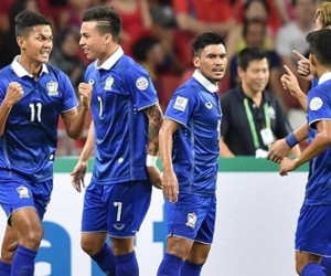 Thái Lan trảm 12 trụ cột, triệu tập nhiều 'Tây' trước AFF Cup