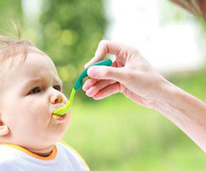 Trẻ mắc tay chân miệng cần có chế độ dinh dưỡng như thế nào?