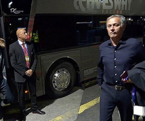 UEFA phạt M.U vì tới sân muộn