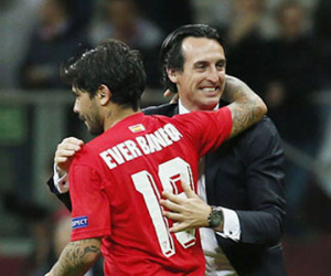 Arsenal nhắm Banega thay Ramsey
