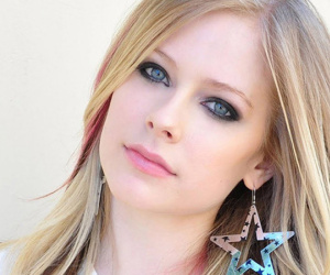 Căn bệnh này đã khiến ca sĩ Avril Lavigne phải sống ẩn thân suốt 5 năm qua và có lúc cảm thấy mình đã cận kề cái chết