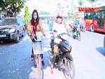 Video Nội đô giờ cao điểm: Xe máy đi nhanh hơn xe đạp bao lâu?