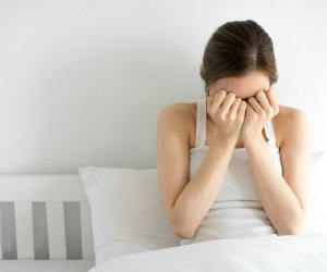 Gặp tôi, mẹ người yêu khóc không thành tiếng, đưa tôi cuốn sổ tiết kiệm của cả đời bà và cầu xin tôi một việc đầy cay đắng