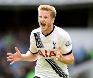 Chơi hơn người, Tottenham vẫn thắng nhọc