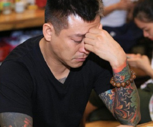 Tuấn Hưng khóc nức nở khi bất ngờ bị hủy liveshow kỉ niệm 20 năm ca hát ngay trong sinh nhật