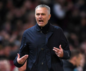 MU ngược dòng: Mourinho chê học trò yếu đuối & bị nghi chửi phóng viên
