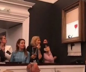 Sửng sốt bức tranh của Banksy trị giá 31 tỷ đồng tự động tiêu hủy